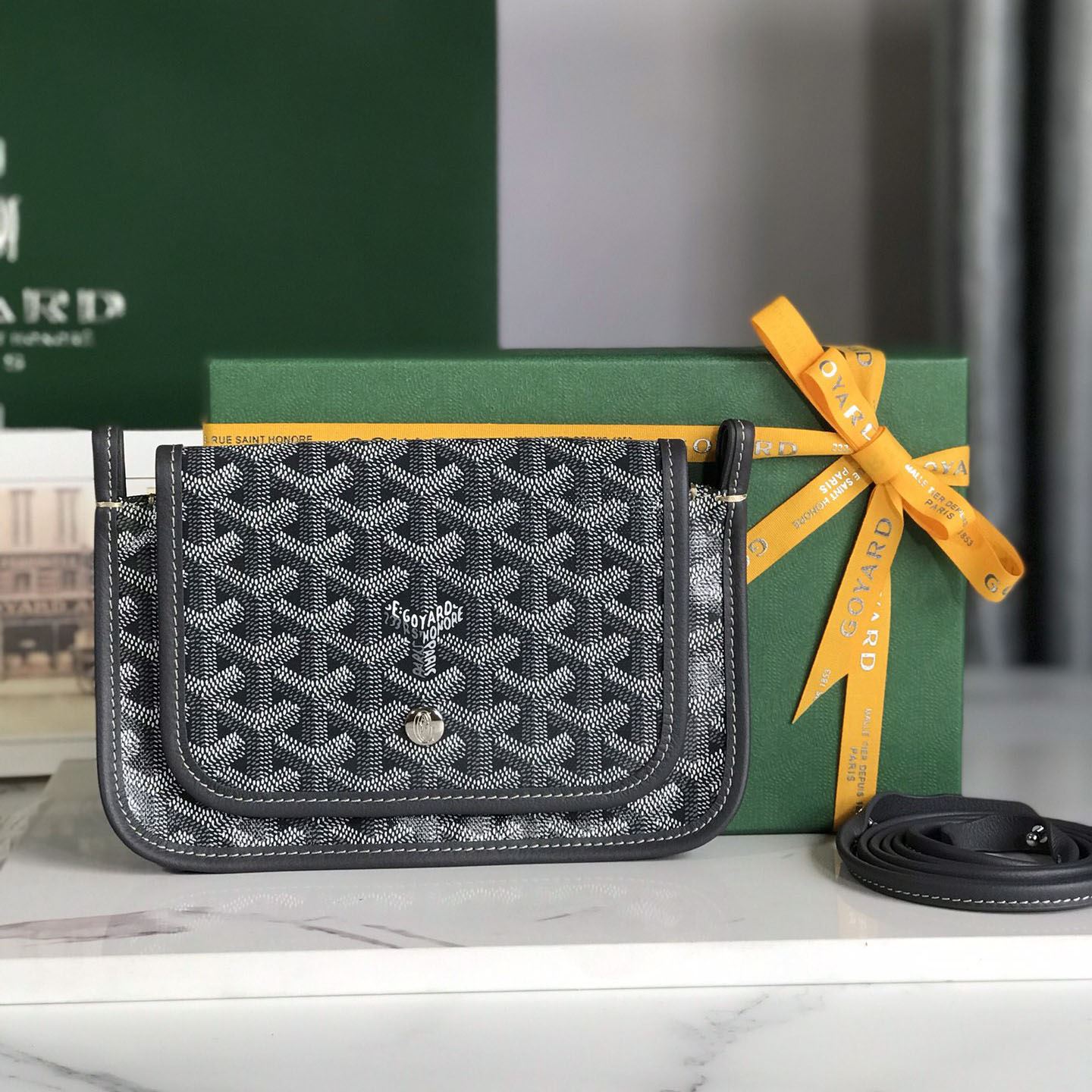 Go*ard clutch bags